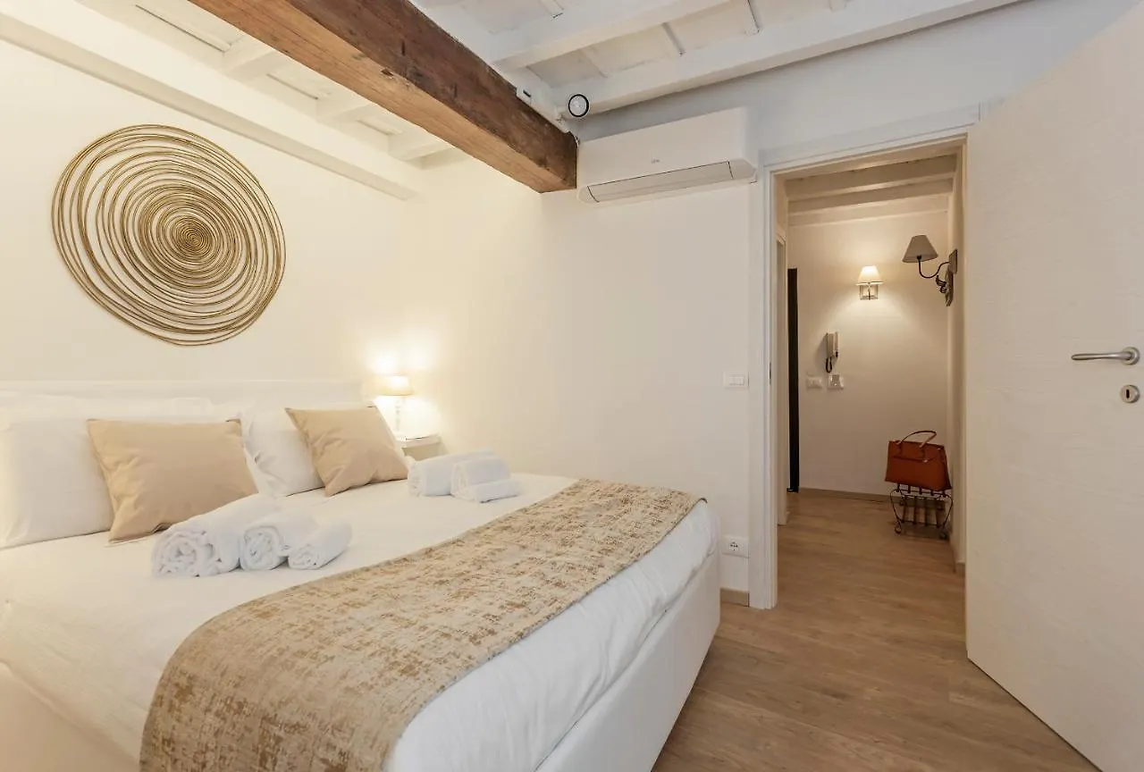 Tornabuoni - Flo Apartments Firenze 0*,  Italia
