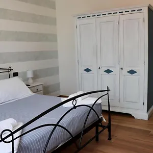 casa-vacanze-beach-house-vicino-alla-stazione.hotelitalianriviera.com/